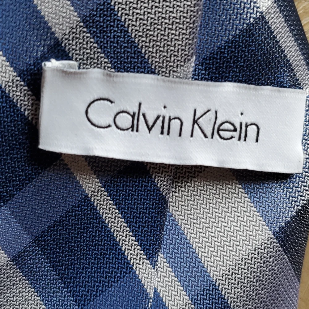 Calvin Klein silk necktie - Picture 3 of 5